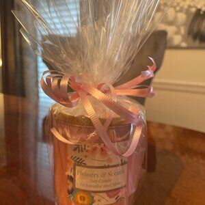 Lover Candle - Beautiful pink candle with hints of citrus and coconut